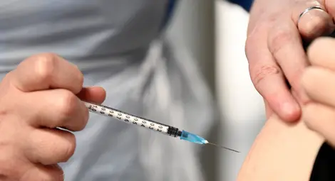 Задържаха мъж, ваксинирал се най-малко 87 пъти срещу COVID-19 Задържаха мъж, ваксинирал се най-малко 87 пъти срещу COVID-19