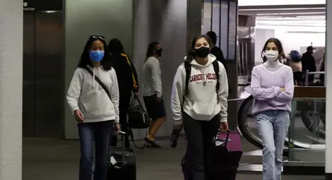 Носенето на маски в самолетите създава сериозни проблеми на екипажите Носенето на маски в самолетите създава сериозни проблеми на екипажите