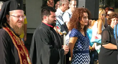 Митрополит Наум откри с водосвет учебната година във „Васил Априлов“ Митрополит Наум откри с водосвет учебната година във „Васил Априлов“