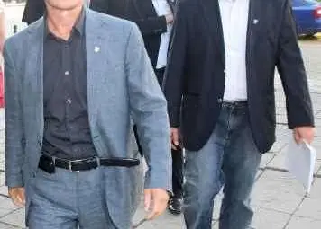 Сидеров и Чуколов наказали с ритници журналист за интимен въпрос в Народното събрание