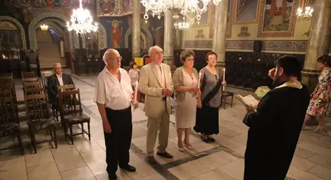 След 50 години брак Маргарита и Венко Велеви се врекоха във вярност и пред Бога. 			 Снимка: Личен архив