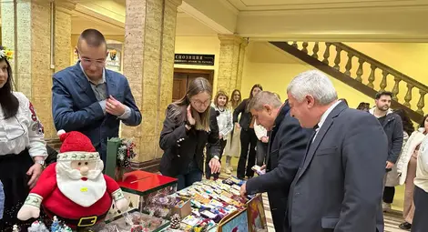 Студенти от Русенския университет организират благотворителен базар за закупуване на апарат за очни прегледи