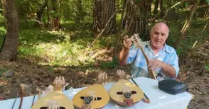 Майстор гъдулар с първа награда от събор на народните инструменти