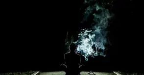 Наркоман сбъркал адреса и заспал на стълбите в чужд блок