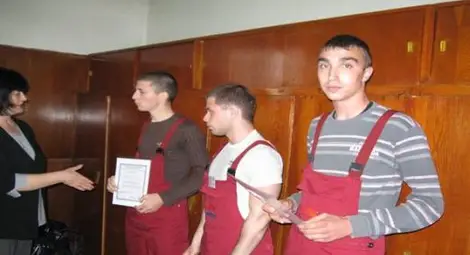 Жена взе за заложници двама техници - иска си любимата телевизия