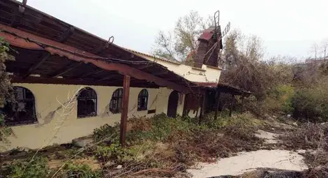 Брегът на "Трифон Зарезан" се свлича с по 1 см на ден към морето /галерия/