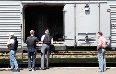 Бунтовници блокираха хладилните вагони с жертвите от катастрофата на боинга Бунтовници блокираха хладилните вагони с жертвите от катастрофата на боинга