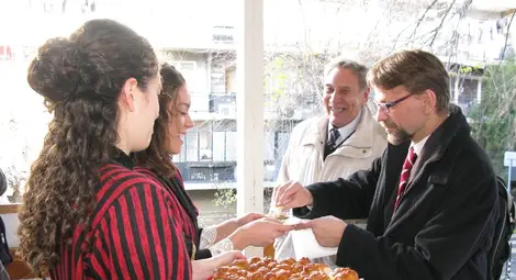 С погача посрещнаха в Дойче шуле  консултант за немските дипломи