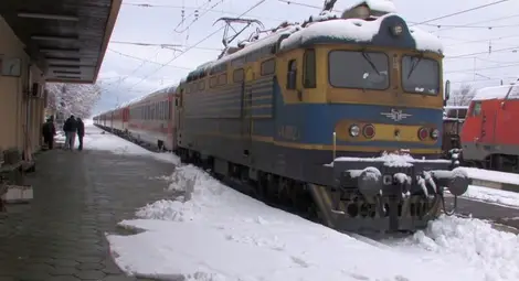 Влаковете се движат със закъснение