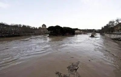 Трета буря заплашва Европа