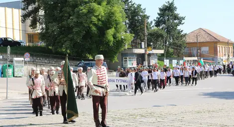 Ветово посрещна с хляб и сол над 400 участници в 40-ия национален поход „По пътя на четата на Таньо войвода“ Ветово посрещна с хляб и сол над 400 участници в 40-ия национален поход „По пътя на четата на Таньо войвода“