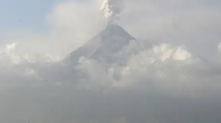 Неочаквано изригна вулкан в Нова Зеландия, петима загинаха