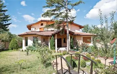 Разбиха дома на Кичка Бодурова в България ден след като замина за САЩ Разбиха дома на Кичка Бодурова в България ден след като замина за САЩ