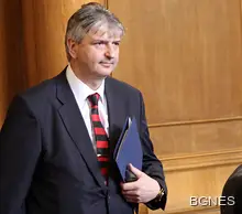 Лекари настояват да се провери доцентурата на Лъчезар Иванов