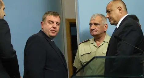 Каракачанов: Трябва да сме максимално готови за отразяване на опасностите