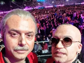 Димитър и Христо като Кирил Маричков и Дони от „Фондацията“ в „Като две капки вода“. Димитър и Христо като Кирил Маричков и Дони от „Фондацията“ в „Като две капки вода“.