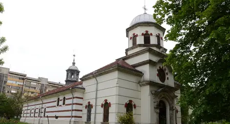 За десет месеца каменен храм &bdquo;Св. Георги"  се издига върху изгорялата дървена църква