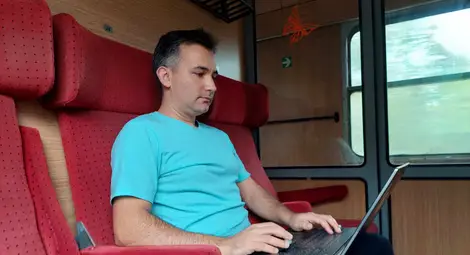 Иван Белчев във влака Русе-София. Снимка: Личен архив