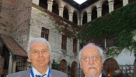 Проф. Пиерджорджо Усленги и проф. Георги Георгиев по време на Международната конференция ICEAA, Торино, Италия, 2015, замъкът Полонгера, Кунео, Пиемонт. 