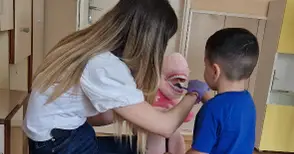 Пинко и Хипо за трета година ще помагат за денталното здраве на децата в градините