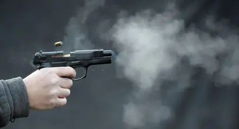 Мъж стрелял в магазин след реплики за дрога