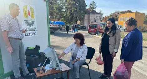 Изборната администрация показва на хората в област Русе как се гласува с машина
