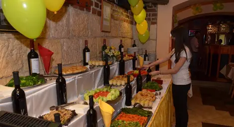 Идеята на &bdquo;Асансьора&ldquo; за неделен брънч срещна фенове въпреки дъжда