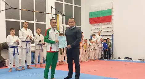 Двама шампиони от СК &bdquo;Динамо&ldquo; бяха наградени от кмета на Русе Пенчо Милков