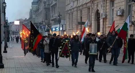 Факли за Апостола