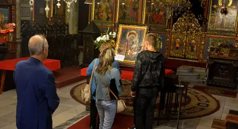 Стотици вярващи се помолиха пред чудотворна закрилница на семейството Стотици вярващи се помолиха пред чудотворна закрилница на семейството