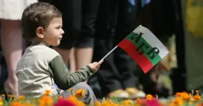 С два ученически лъча започва празничното шествие за 24 май