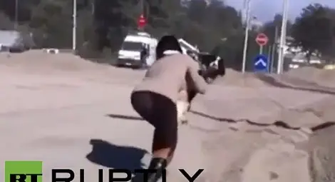 Жена среща отново кучето си след изригването на вулкана Калбуко (видео)