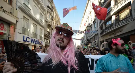 Турската полиция се разправи с гейпрайд в Истанбул /галерия/ Турската полиция се разправи с гейпрайд в Истанбул /галерия/