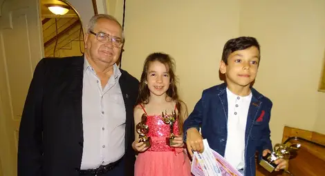 Вили Икономов с Калиния Неделчева и Николай Радев.  Снимка: Личен архив