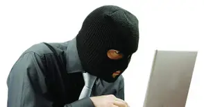 Хакер се отърва на косъм от затвор за точене на сметка