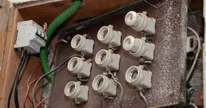 Полуграмотна жена сама измислила как да краде ток