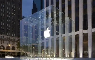 Apple разработва революционен MacBook