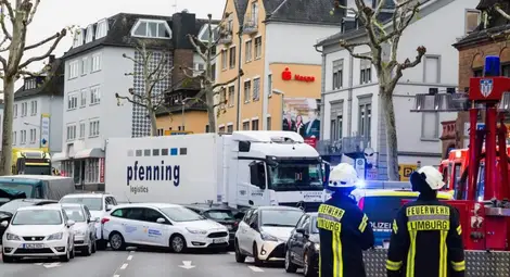 Краден камион се вряза в 9 коли в Германия и рани 9 души Краден камион се вряза в 9 коли в Германия и рани 9 души