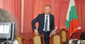 Образователният министър: Ремонтът в „Христо Ботев“ е вторият най-проблемен случай в страната