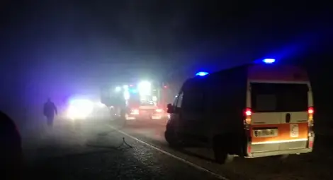 Пожарна , линейка и полицейски екип пристигнаха на мястото на инцидента. Снимка: Фейсбук