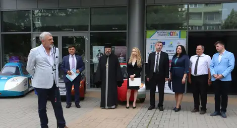 Над 100 ученици, студенти и докторанти представиха иновативни продукти в рамките на Осмото иновативно младежко експо в Русенския университет Над 100 ученици, студенти и докторанти представиха иновативни продукти в рамките на Осмото иновативно младежко експо в Русенския университет