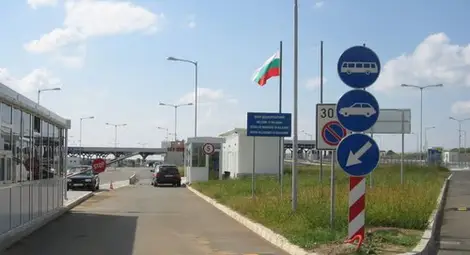 Задържаха две смени от митничари на Лесово заради стройна схема изнудване Задържаха две смени от митничари на Лесово заради стройна схема изнудване