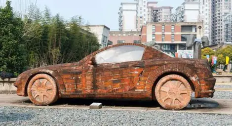 Китаец направи &bdquo;Мерцедес&rdquo; от тухли и цимент