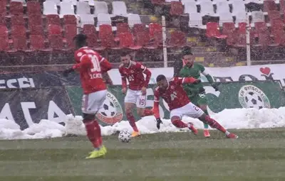 "Лудогорец" измъкна удобно 1:1 с 10 човека срещу ЦСКА