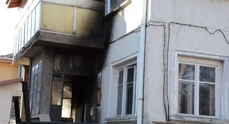 Пожар изпепели мебели на първи етаж в къща на &bdquo;Тича&ldquo;