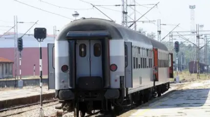 Дим в локомотива спря бързия влак София-Пловдив със 135 пътника