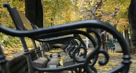 Благотворителна разпродажба събира пари за пейка на приятелството