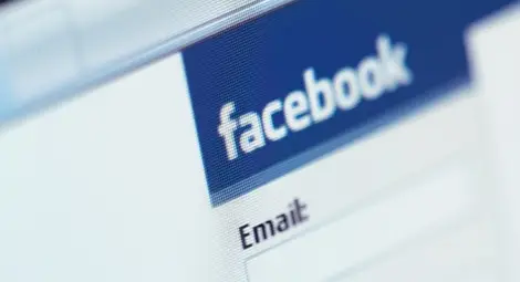 Facebook спря реклама на сайт за запознанства