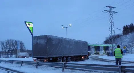 Снегът спря движението на ТИР-ове в цялата страна