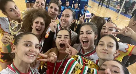 Девойките от "Любо Ганев-Автосвят" спечелиха убедително Коледния волейболен турнир във Варна /галерия/